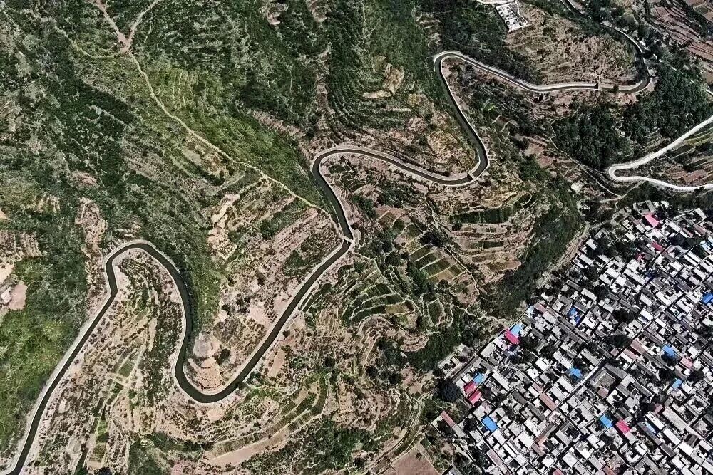 >书记带着书记，千里问“渠”